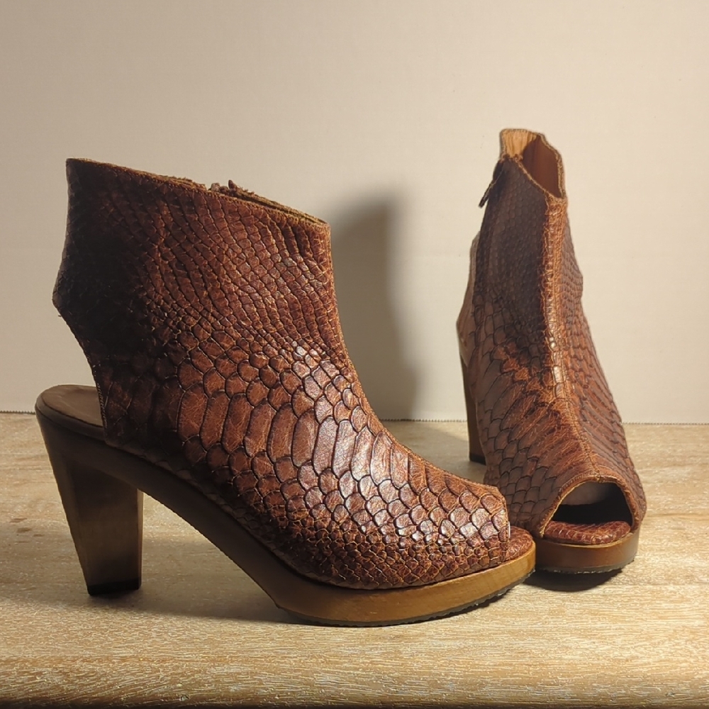 New Salpy Brown Snake-Texture Leather Peep-Toe Heel Booties Us 8